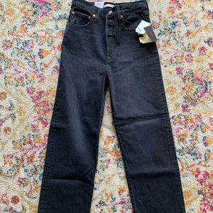 Levi’s Ribcage Straight Ankle Jeans